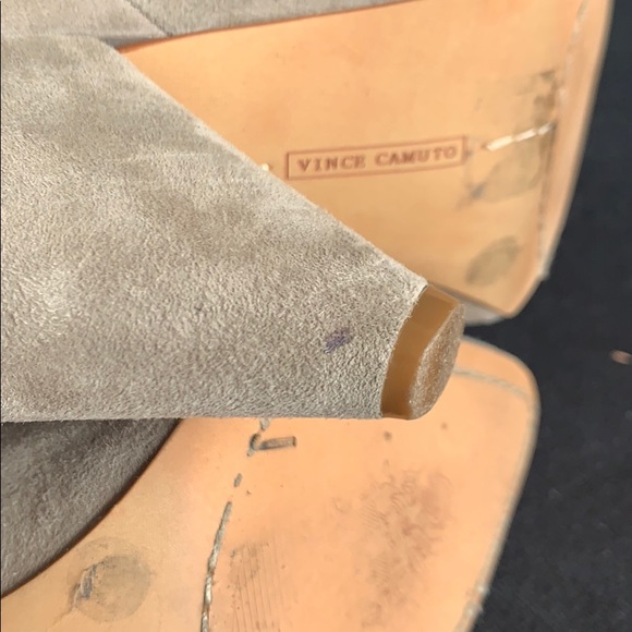 Vince Camuto suede ankle boots. 8.5 - Picture 6 of 9
